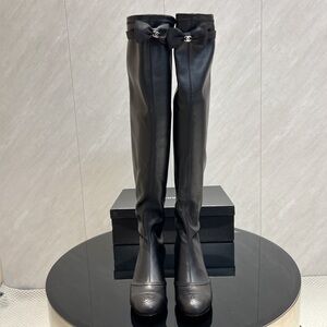 Elegant Black Over-the-Knee Boots